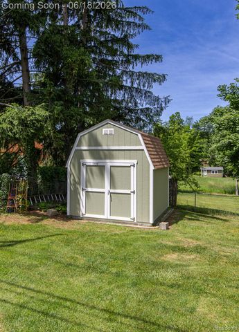 880 Joslyn Road, Orion Charter Township, MI 48362
