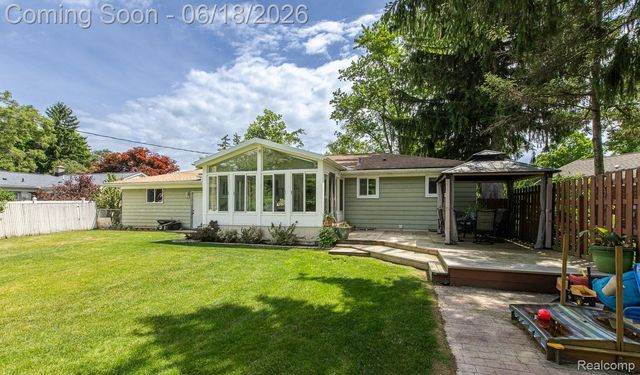 880 Joslyn Road, Orion Charter Township, MI 48362