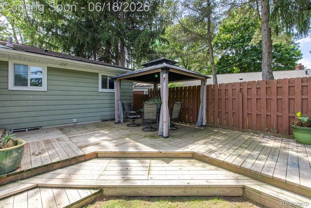 880 Joslyn Road, Orion Charter Township, MI 48362