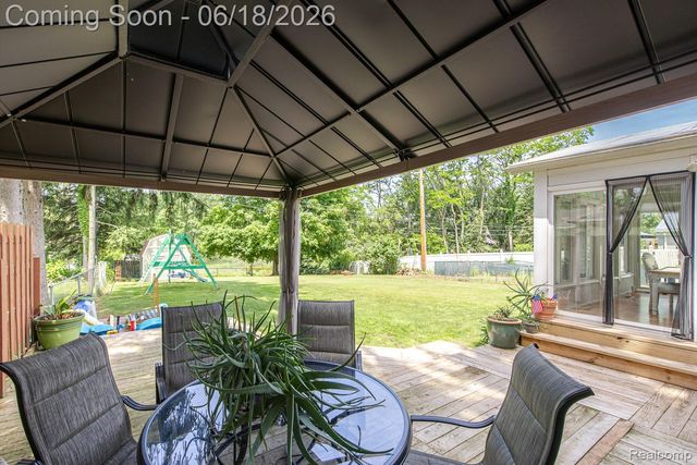 880 Joslyn Road, Orion Charter Township, MI 48362
