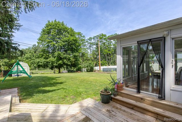 880 Joslyn Road, Orion Charter Township, MI 48362