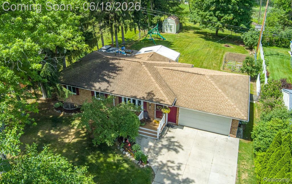 880 Joslyn Road, Orion Charter Township, MI 48362