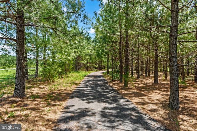 6325 POINTER LN, King George, VA 22485