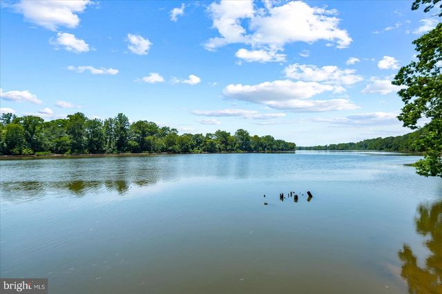 6325 POINTER LN, King George, VA 22485