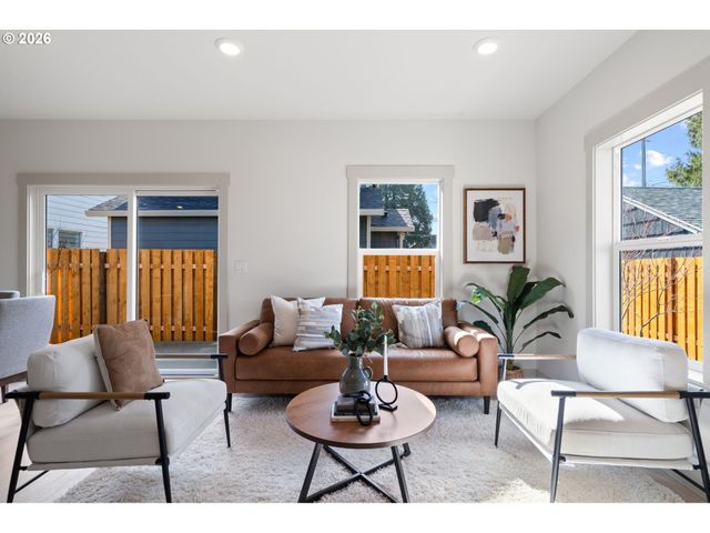 6909 Ne Multnomah St B, Portland, OR 97213