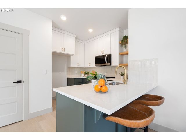 6909 Ne Multnomah St B, Portland, OR 97213