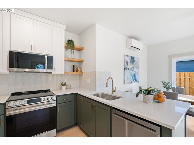 6909 Ne Multnomah St B, Portland, OR 97213