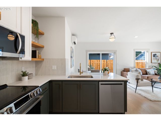 6909 Ne Multnomah St B, Portland, OR 97213