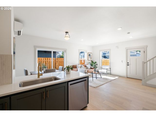 6909 Ne Multnomah St B, Portland, OR 97213