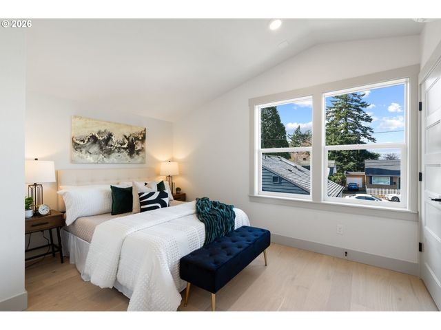 6909 Ne Multnomah St B, Portland, OR 97213