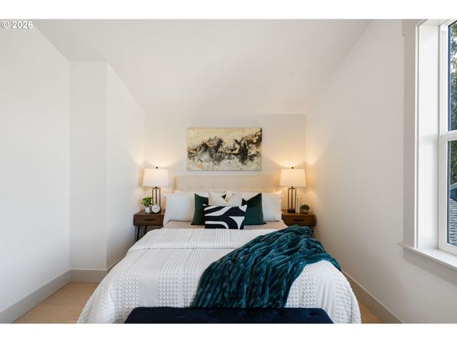 6909 Ne Multnomah St B, Portland, OR 97213