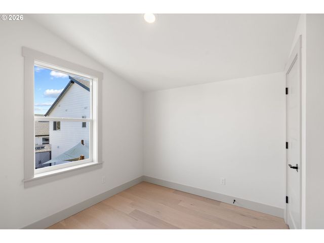 6909 Ne Multnomah St B, Portland, OR 97213