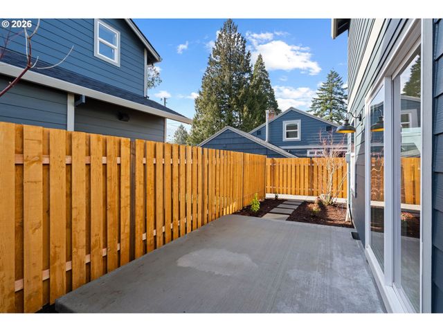 6909 Ne Multnomah St B, Portland, OR 97213