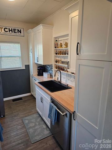 213 Colombo Street NW, Valdese, NC 28690