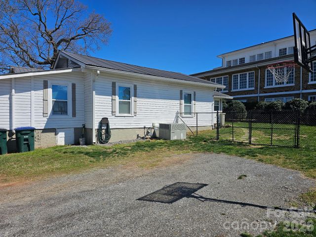 213 Colombo Street NW, Valdese, NC 28690