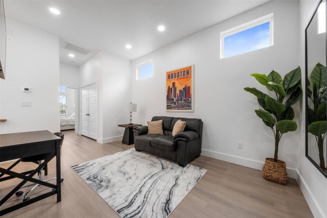 6815 Paris Street, Houston, TX 77021