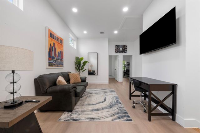 6815 Paris Street, Houston, TX 77021