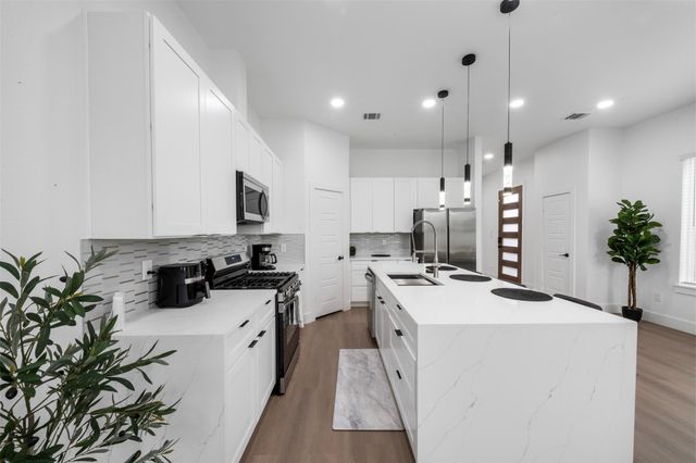 6815 Paris Street, Houston, TX 77021