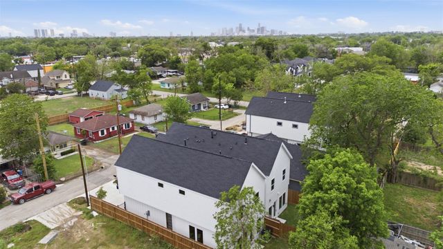 6815 Paris Street, Houston, TX 77021