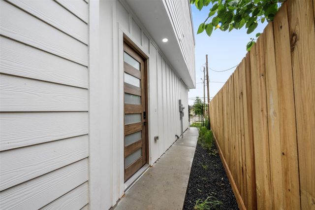 6815 Paris Street, Houston, TX 77021