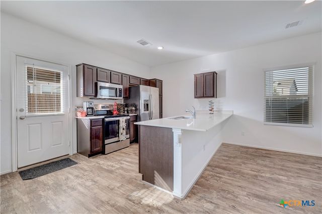 808 Circle Way 26H, Jarrell, TX 76537