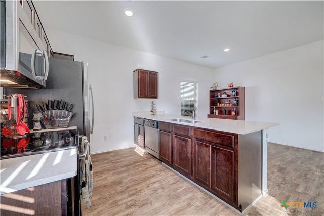 808 Circle Way 26H, Jarrell, TX 76537