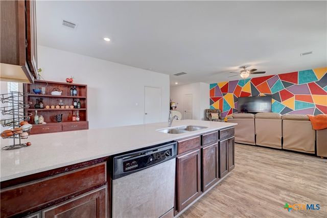 808 Circle Way 26H, Jarrell, TX 76537