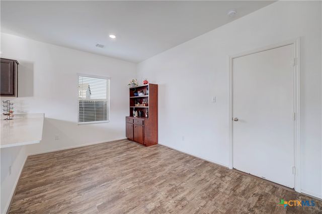 808 Circle Way 26H, Jarrell, TX 76537