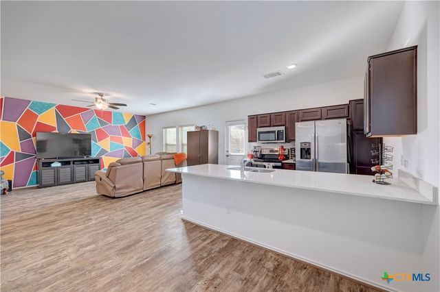 808 Circle Way 26H, Jarrell, TX 76537