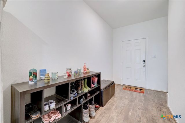 808 Circle Way 26H, Jarrell, TX 76537