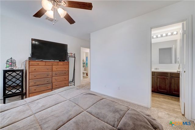 808 Circle Way 26H, Jarrell, TX 76537