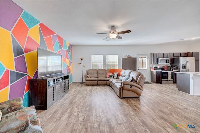 808 Circle Way 26H, Jarrell, TX 76537