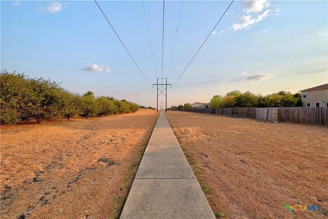 808 Circle Way 26H, Jarrell, TX 76537