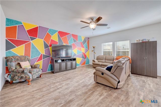 808 Circle Way 26H, Jarrell, TX 76537
