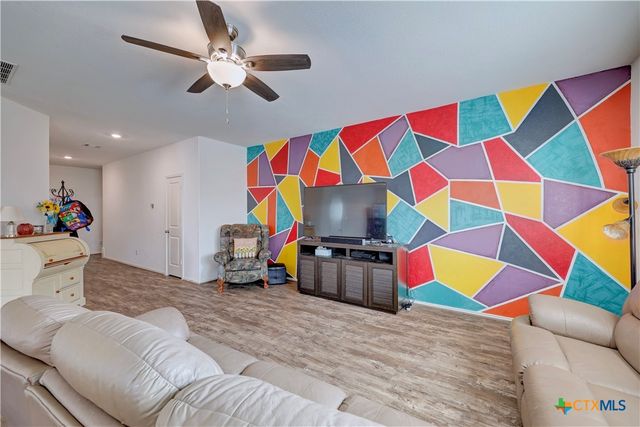 808 Circle Way 26H, Jarrell, TX 76537