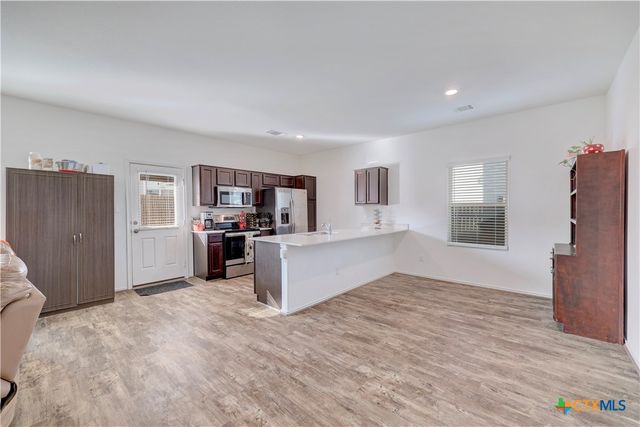 808 Circle Way 26H, Jarrell, TX 76537
