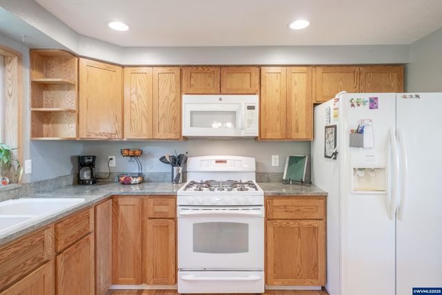 6606 McLeod Ln NE, Keizer, OR 97303