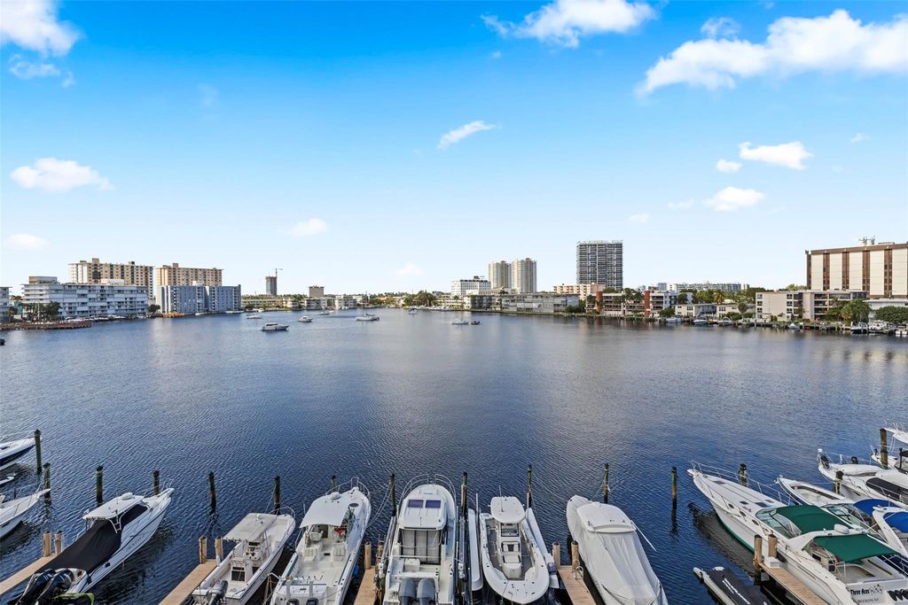 126 Golden Isles Dr 54A, Hallandale Beach, FL 33009