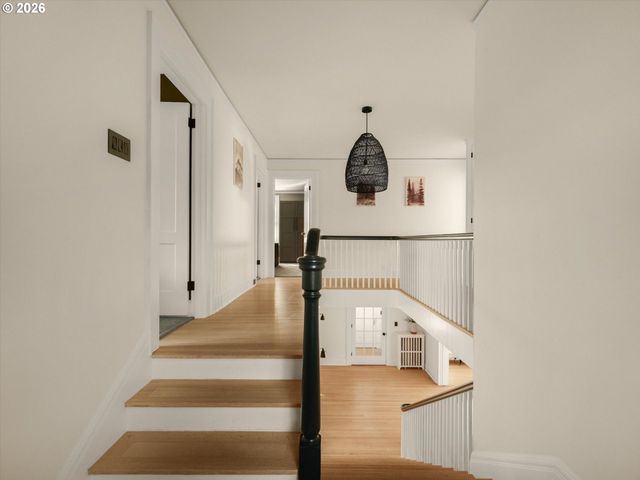 2804 Nw CUMBERLAND Rd, Portland, OR 97210