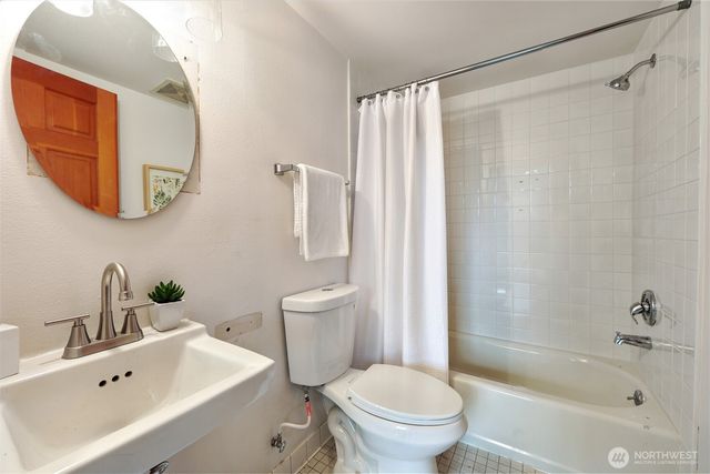 3951 Dayton Avenue N, Seattle, WA 98103