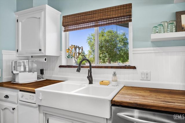 16550 Stephenie Street, Bakersfield, CA 93314