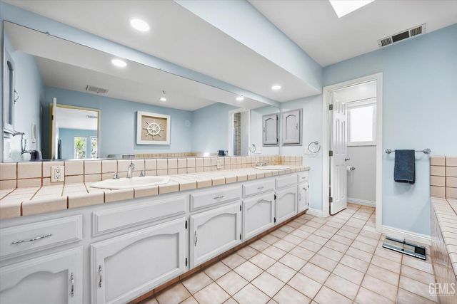 16550 Stephenie Street, Bakersfield, CA 93314