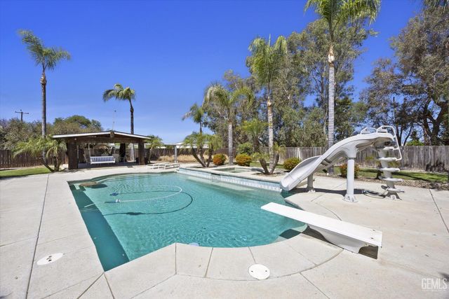 16550 Stephenie Street, Bakersfield, CA 93314