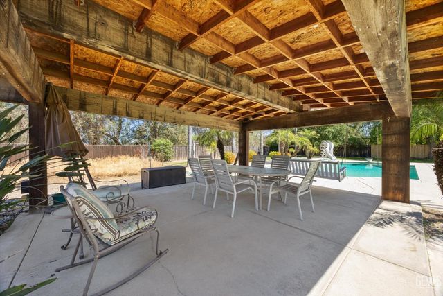 16550 Stephenie Street, Bakersfield, CA 93314