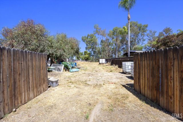 16550 Stephenie Street, Bakersfield, CA 93314