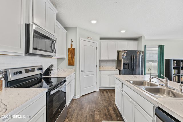 3696 SHINER Drive, Jacksonville, FL 32226