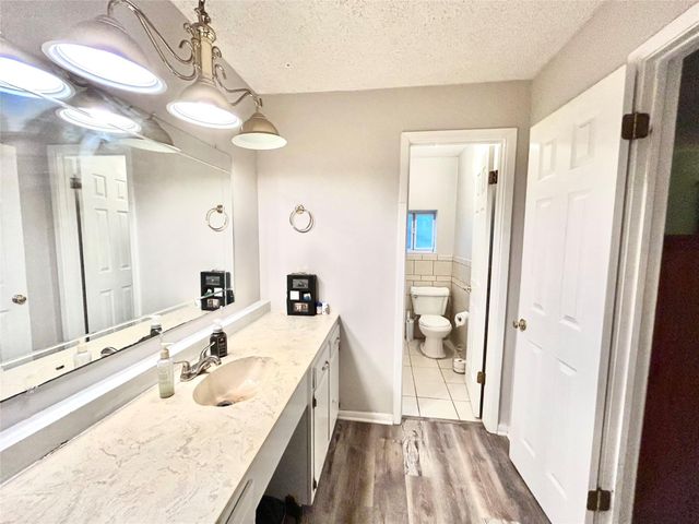 17 S Kaysie Street, Angleton, TX 77515