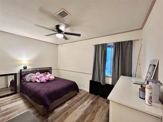 17 S Kaysie Street, Angleton, TX 77515