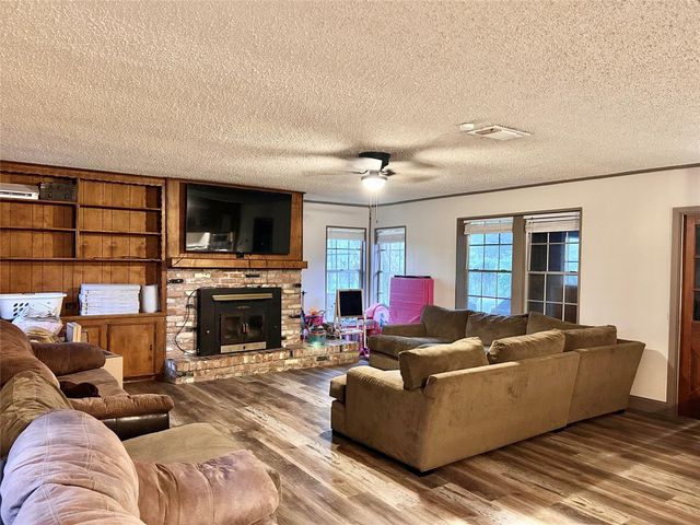 17 S Kaysie Street, Angleton, TX 77515