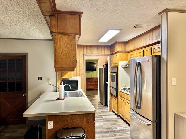 17 S Kaysie Street, Angleton, TX 77515